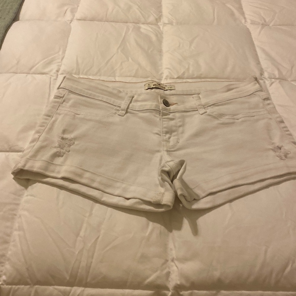 Hollister Women’s White Distressed Stretch Jean Shorts Size 5/27.